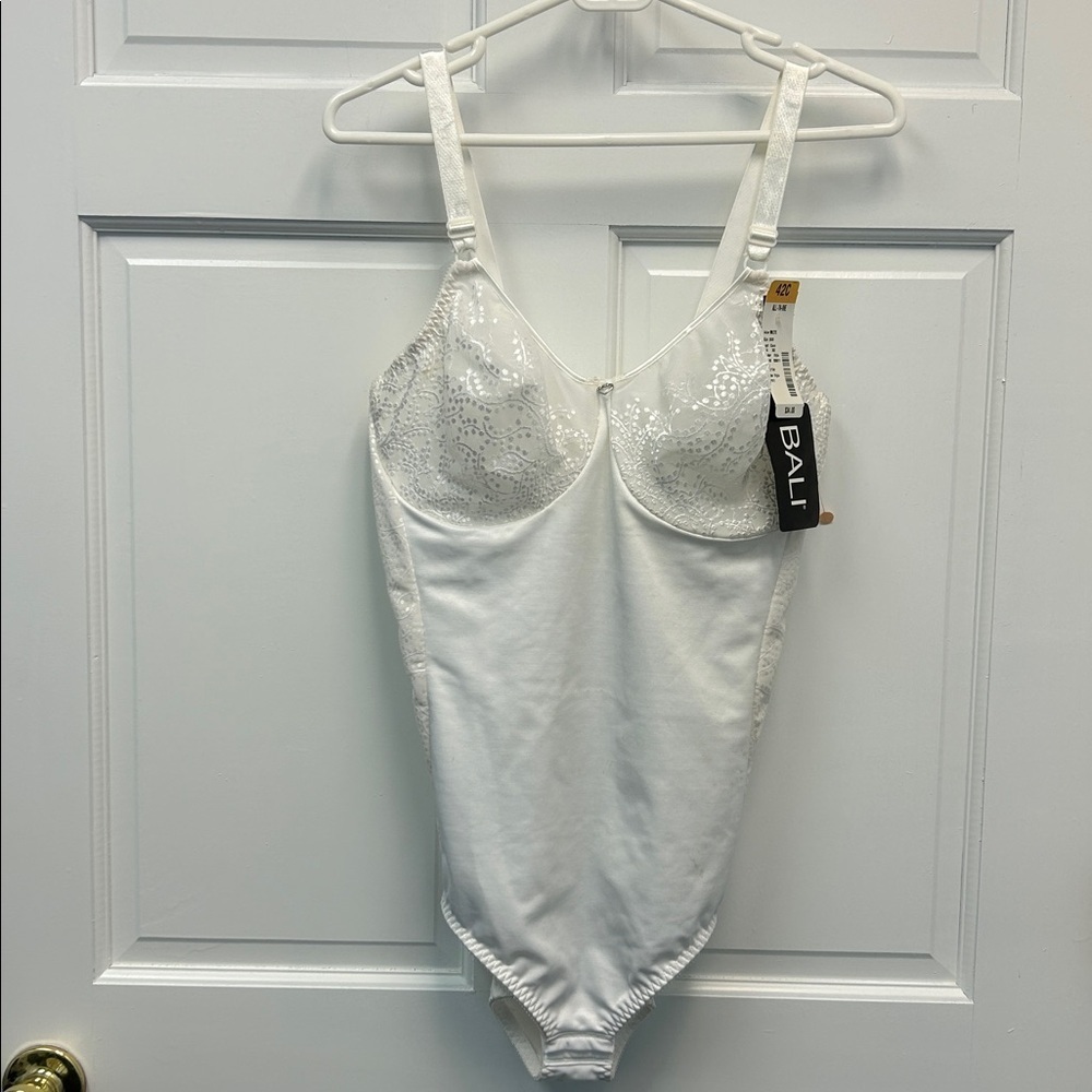 NWT Bali All-In-One Size 42C White Shapewear Underwire Bra